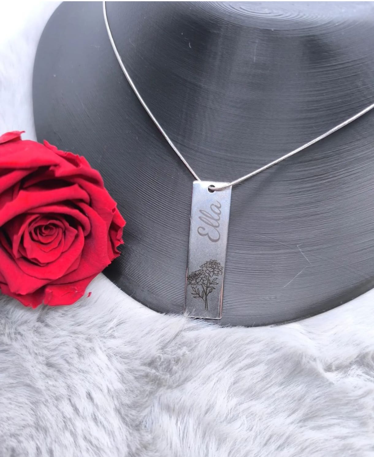 Edelstahl Halskette mit Name und Geburtsblume Personalisiert