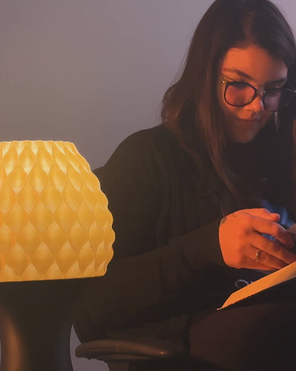 Reversed Diamond Table Lamp